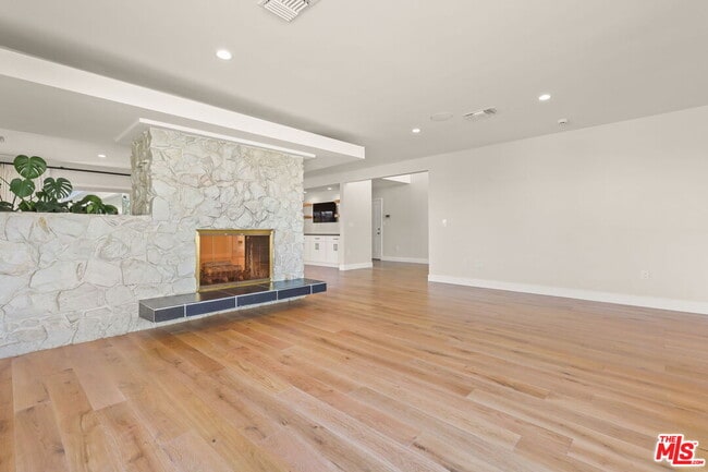 Building Photo - 4102 Cloverdale Ave