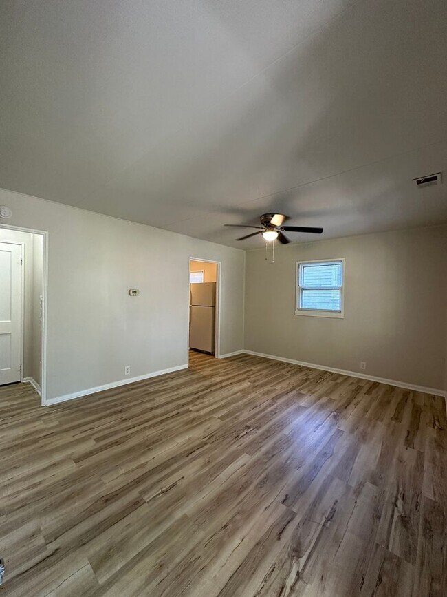 Building Photo - 2101 S Pershing Dr