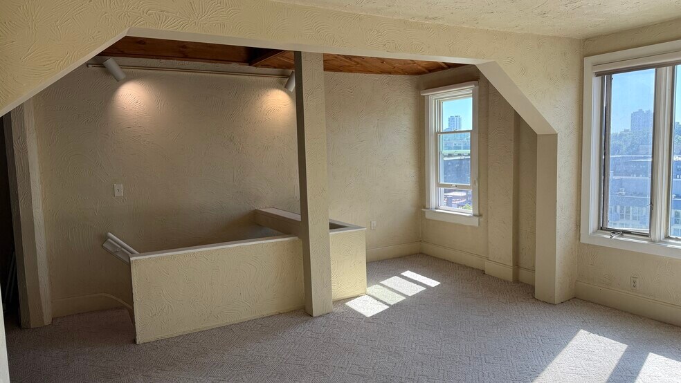 Living Room 2 - 528 E Glover Ave