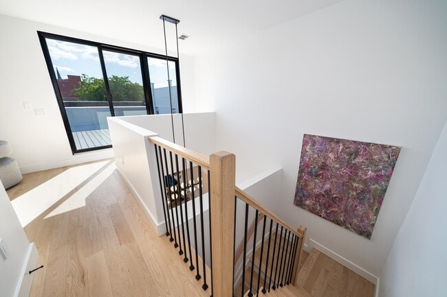 Building Photo - 10 Brinkerhoff St