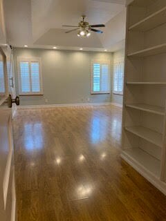 Building Photo - 6015 Oak Hill Dr