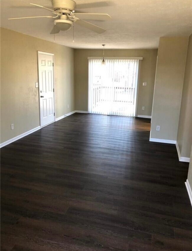 Living space - 1520 Western Dr