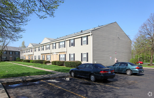 Primary Photo - Amberly Square Apartments