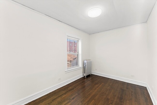 Building Photo - 4744 W Roscoe St