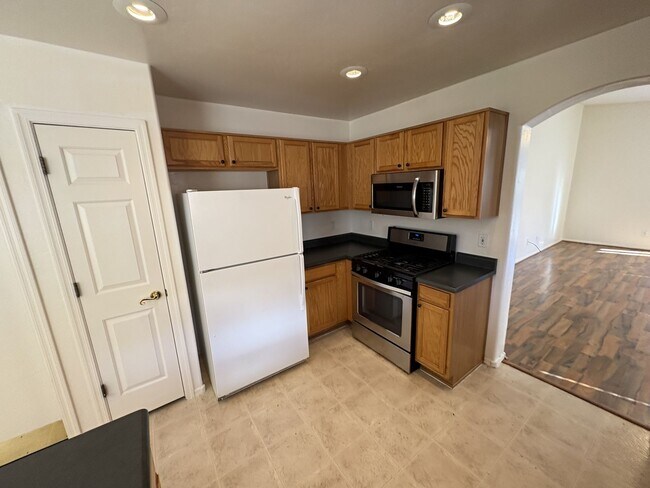 Building Photo - Vail School District 3 bedroom two bath