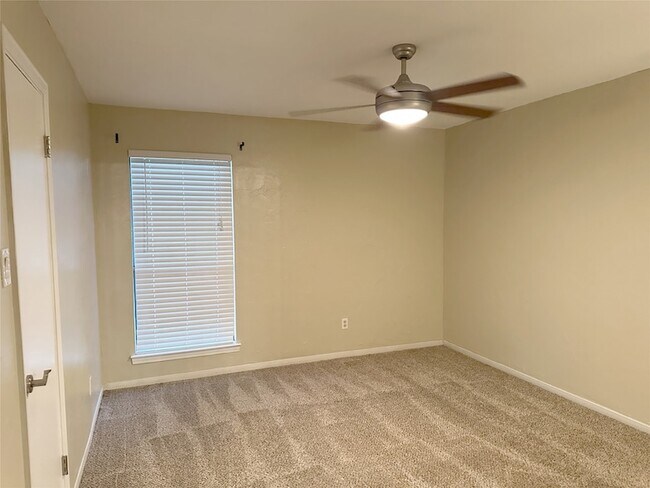 Building Photo - 1304 Harwell Dr