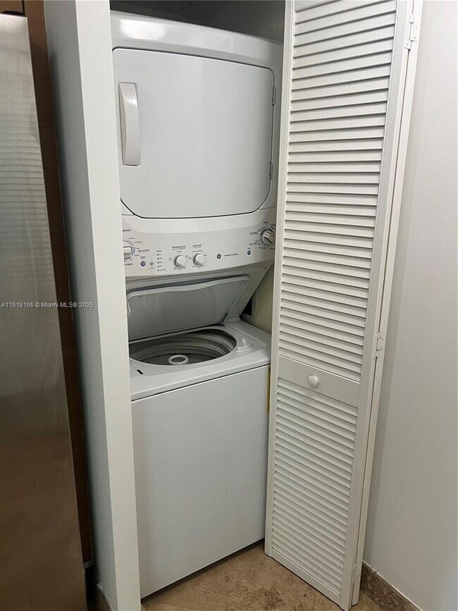 Building Photo - 31 SE 5th St