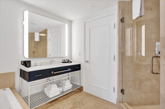 Building Photo - 4401 Collins Ave