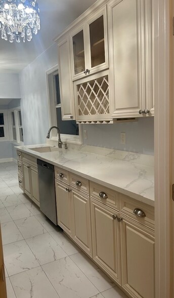 Building Photo - 416 22nd St