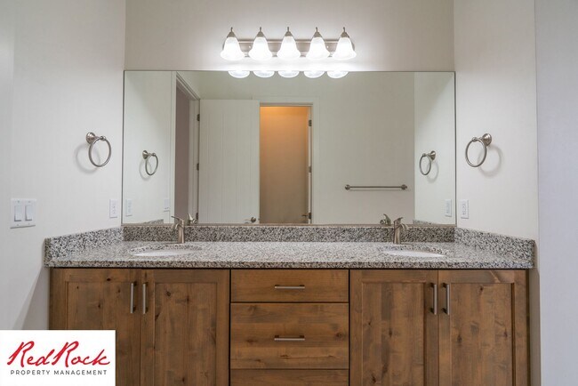 Building Photo - Pet Friendly 4 Bedroom Little Valley Home ...