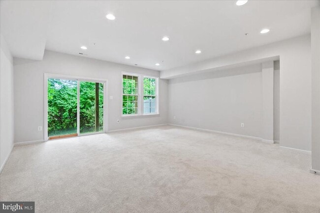 Building Photo - 309 Spring Bank Way