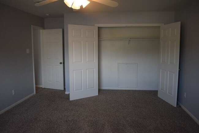 Building Photo - 509 Lakota Ln