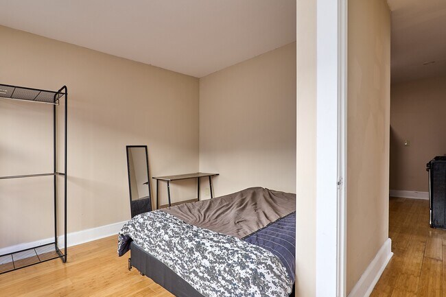 Building Photo - 198 Court St