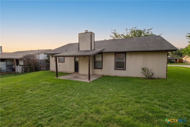 Building Photo - 223 Blanket Dr