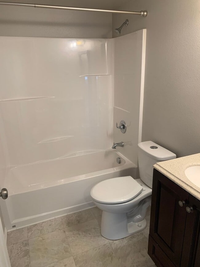 Building Photo - Adorable Two Bedroom One Bath on Cul De Sa...