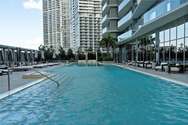 Building Photo - 77 SE 5th St