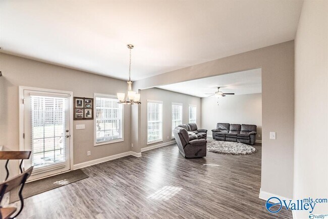 Building Photo - 108 Erskin Parcus Dr