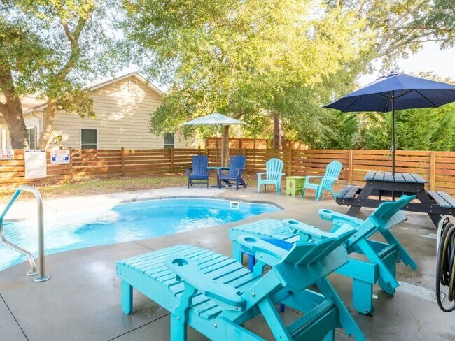 Building Photo - 4502 E Oak Island Dr