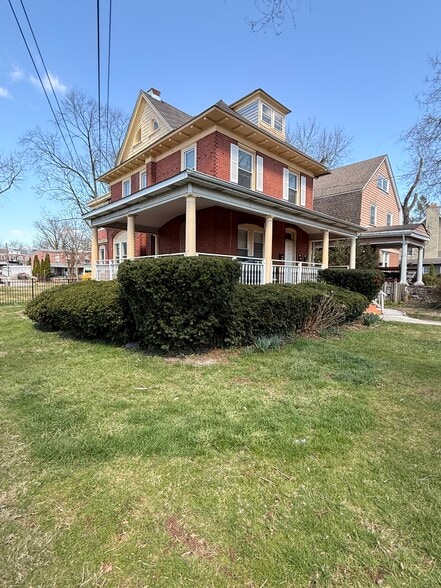 Building Photo - 1605 DeKalb St