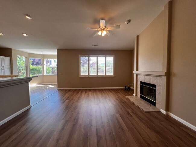 Building Photo - Must See! 3/2/3 Home in Minden, Winhaven n...