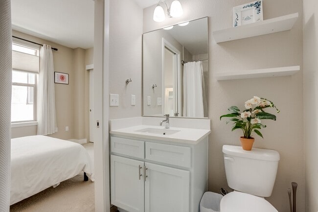 Building Photo - 2426 Welton St