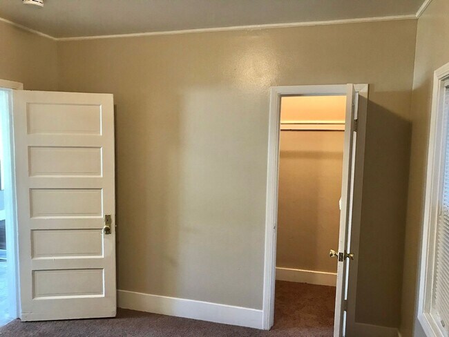 Building Photo - Great 2 Bed 1 Bath House with Garage in Richmond -- COMING SOON !!!