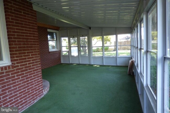 Building Photo - 430 Moul Ave