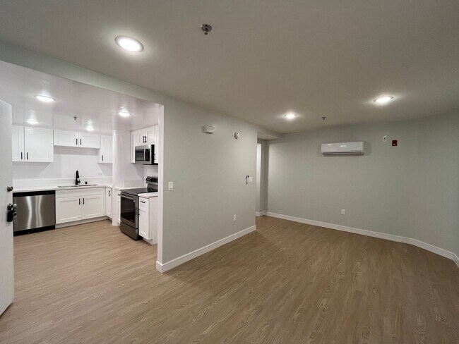 Interior Photo - 845 S. Kingsley