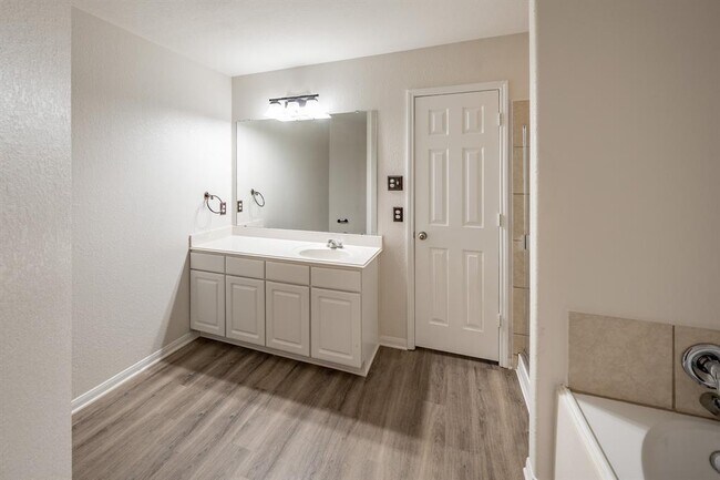 Building Photo - 9917 Kingfisher Dr