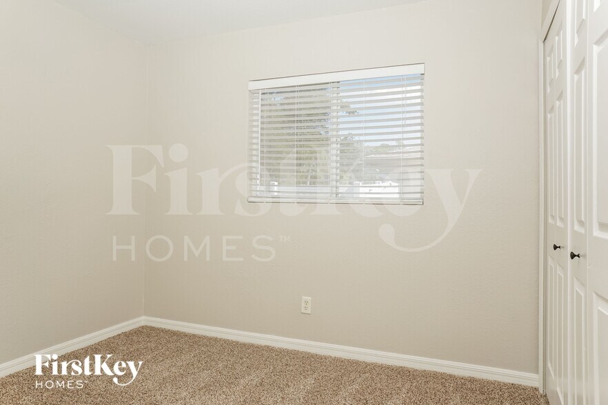 Building Photo - 3240 Alesio Ave