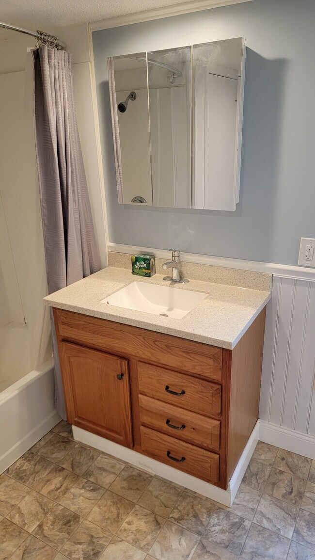 Building Photo - 115 Paul Manafort Dr