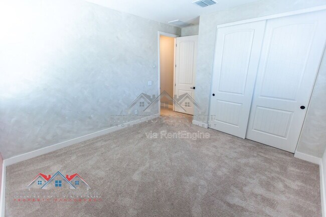 Building Photo - 15075 W McKinley St