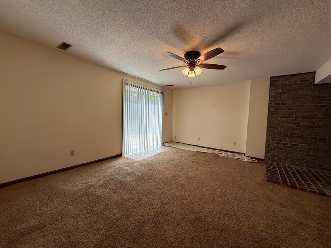 Building Photo - 1307 W Lexington Cir