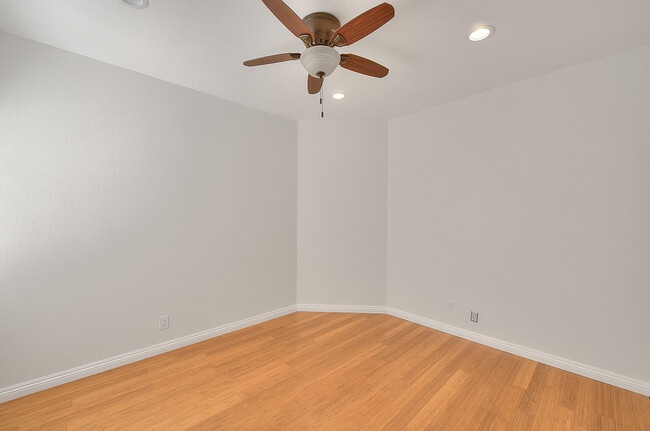 Building Photo - 3571 Rio Ranch Rd