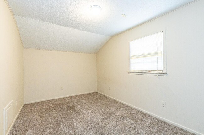 Building Photo - 2513 26th St