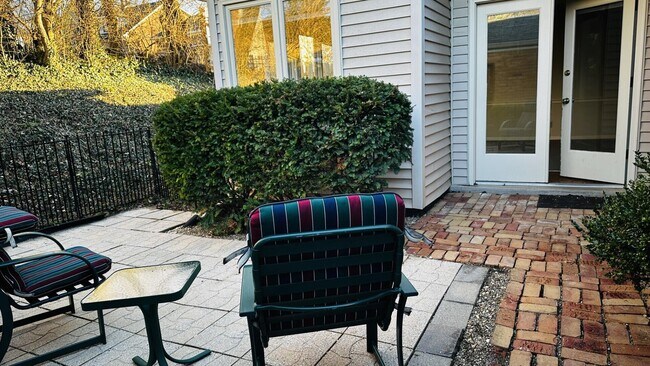 Building Photo - 2948a Candlelight Way