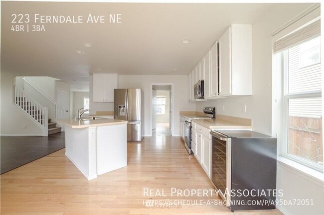 Building Photo - 223 Ferndale Ave NE