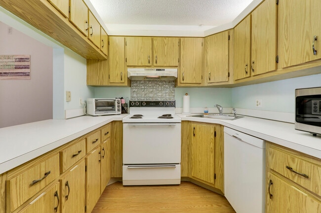 Building Photo - 2703 SW Matheson Ave