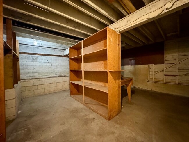 Building Photo - Hawthorne Hills Home