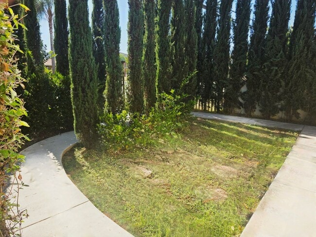 Building Photo - $5,500 - Beautiful 3BR/2BA Home on ? Acre ...