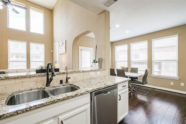 Building Photo - 28806 Crested Butte Dr
