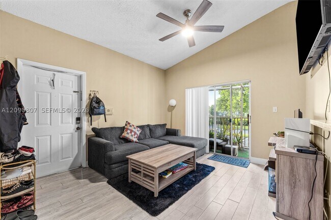 Building Photo - 680 Cypress Club Way