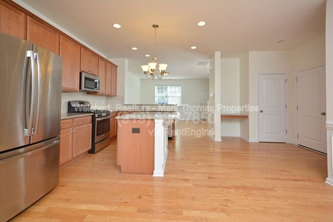 Building Photo - 3 Moonbeam Ct