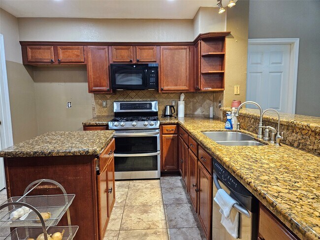 Building Photo - 8807 Vista Springs Dr