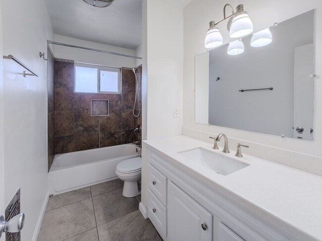 Building Photo - 2BD/1BA In LA's most Vibrant and Eclectic ...