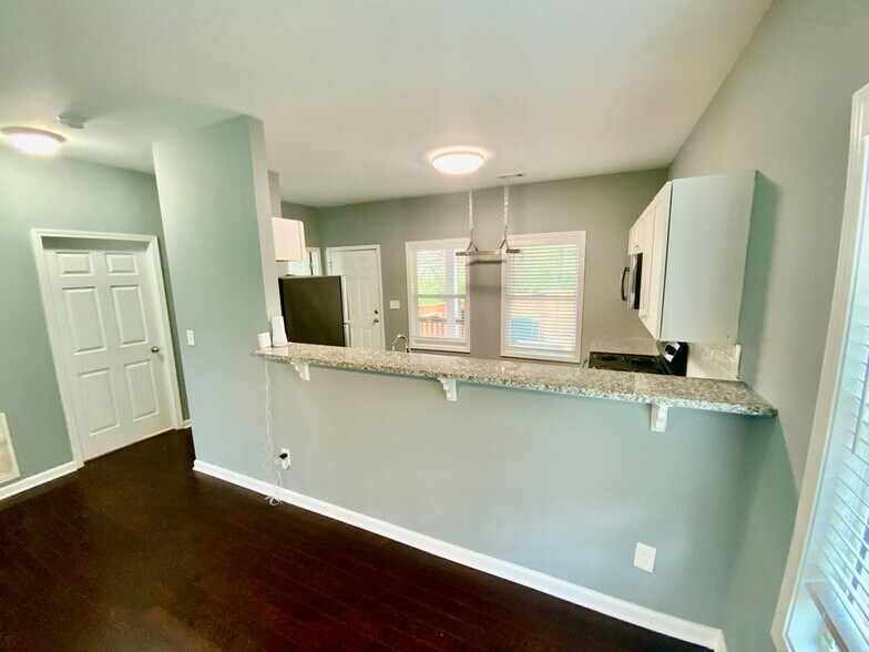 Building Photo - 294 Bass St SW