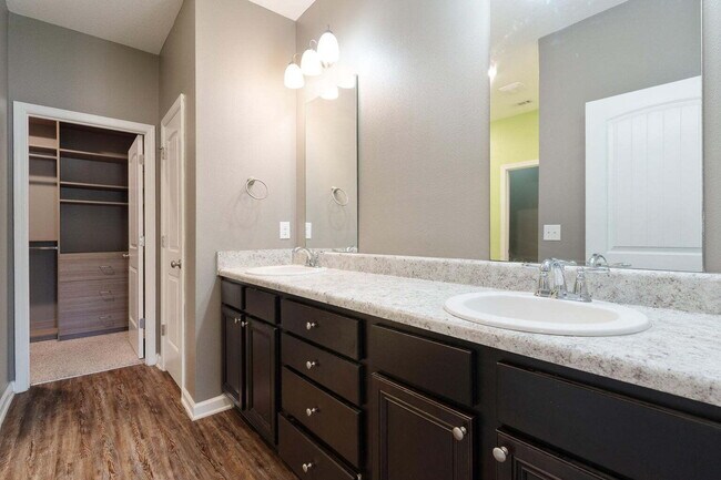 Building Photo - 303 Merlin Ct