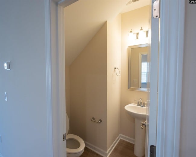 Building Photo - 945 Bergenfield Ln