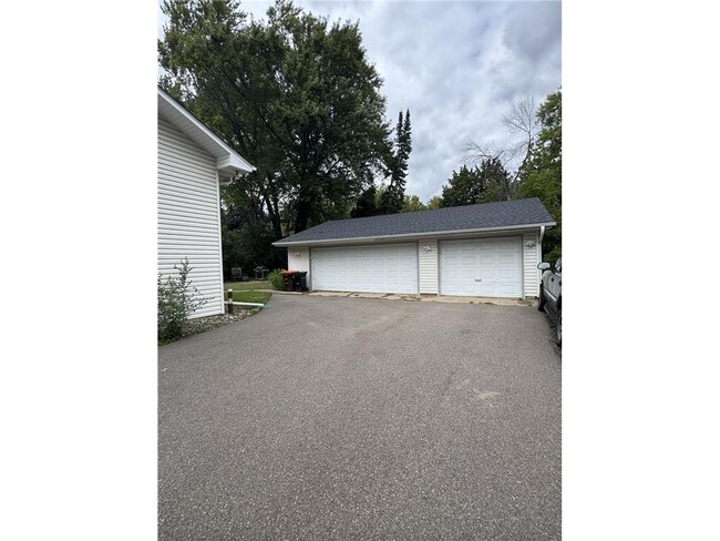 Building Photo - 571 County Rd B E