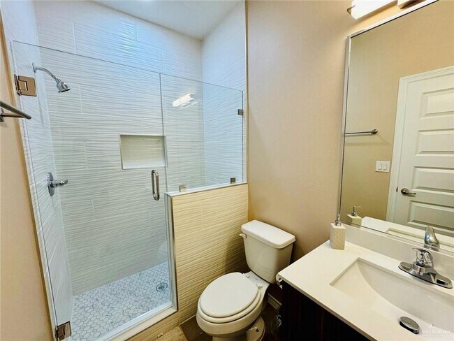 Building Photo - 17 W Driftwood St